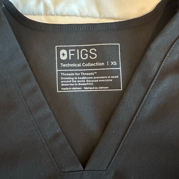 Figs Women's Classic Black Short Sleeve Top - Picture 2 of 2